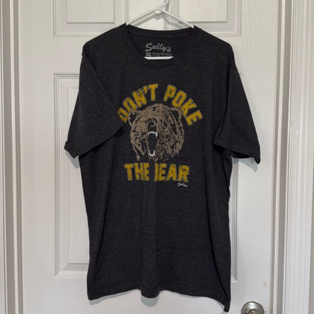 Sully’s mens gray&gold tee shirt